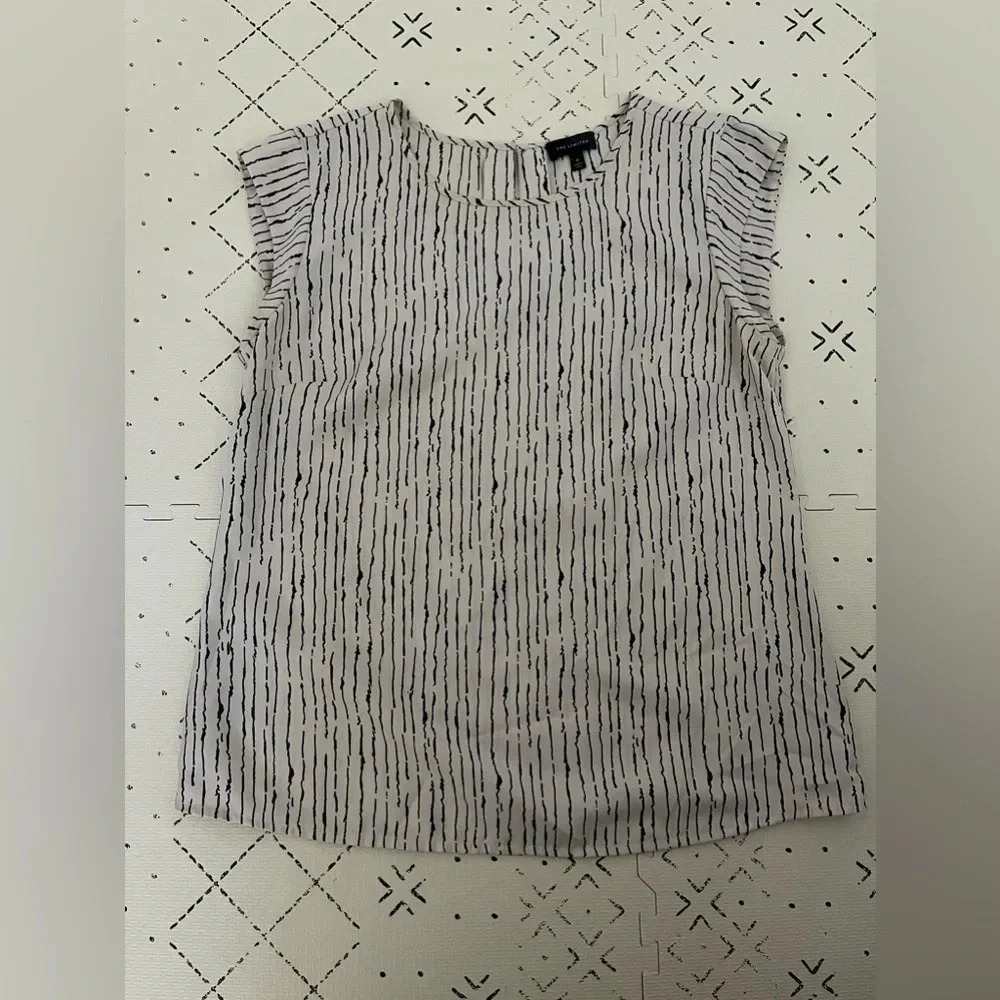 The Limited sleeveless dress blouse M